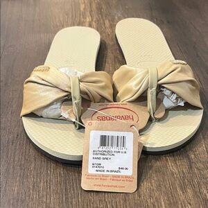 Havaianas Beige Bow Slide Sandals size 9/10